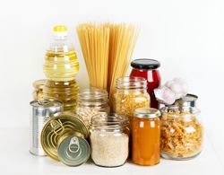 Pâinea și uleiul se scumpesc de la 1 octombrie. Lista completă a alimentelor la care plafonarea ar putea fi eliminată de Guvern Pâinea și uleiul se scumpesc de la 1 octombrie. Lista completă a alimentelor la care plafonarea ar putea fi eliminată de Guvern